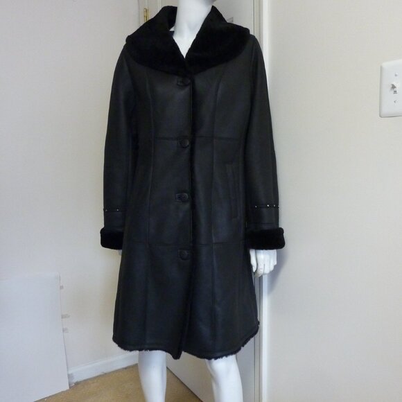 HiSO IRA Trimmed Shearling Coat - Picture 2 of 11